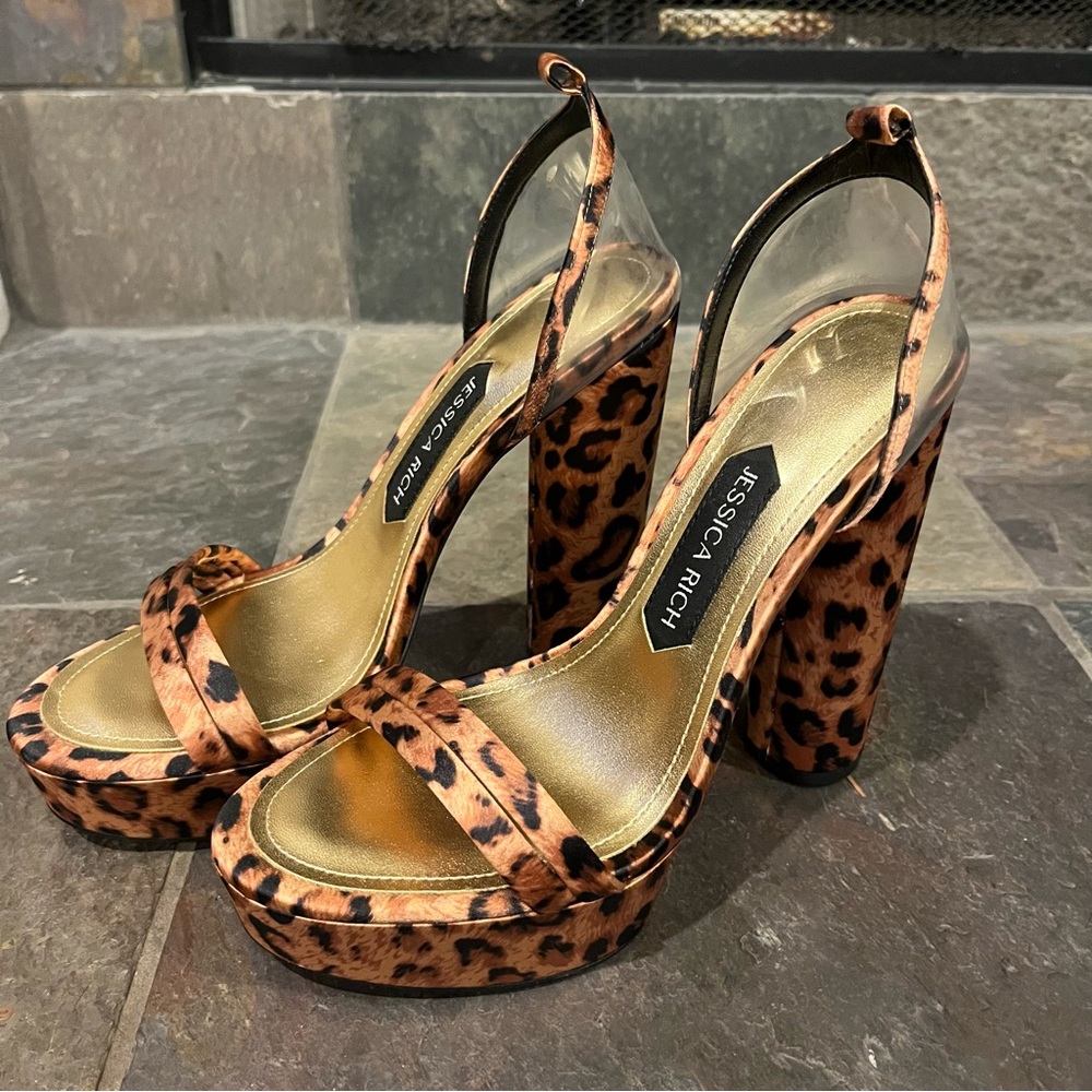 NWOT Jessica Rich leopard print heels size 38 (7.5 in U.S.)